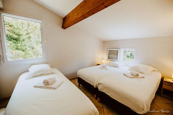 Location de vacances pour 7 personnes, avec Jardin et Bassin pour enfant dans Vals-les-Bains, Parc naturel régional des Monts d'Ardèche