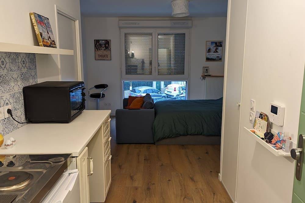 Entire apartment, Bright studio near Paris with easy access to Disneyland via the Rer A line in Champigny-sur-Marne, Val-de-Marne