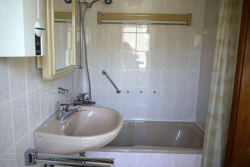 Alleinstehendes Ferienhaus mit exklusiver Poolnutzung nah bei Dresden in Müglitztal, Osterzgebirge