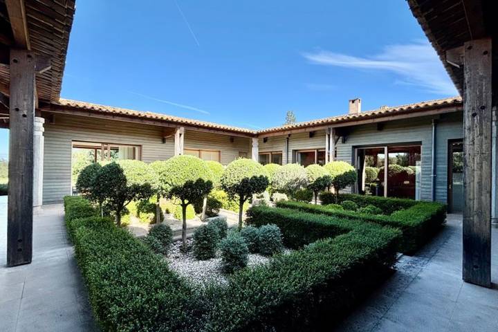 Ferienhaus für 12 Personen, mit Terrasse und Garten sowie Pool, kinderfreundlich - 1