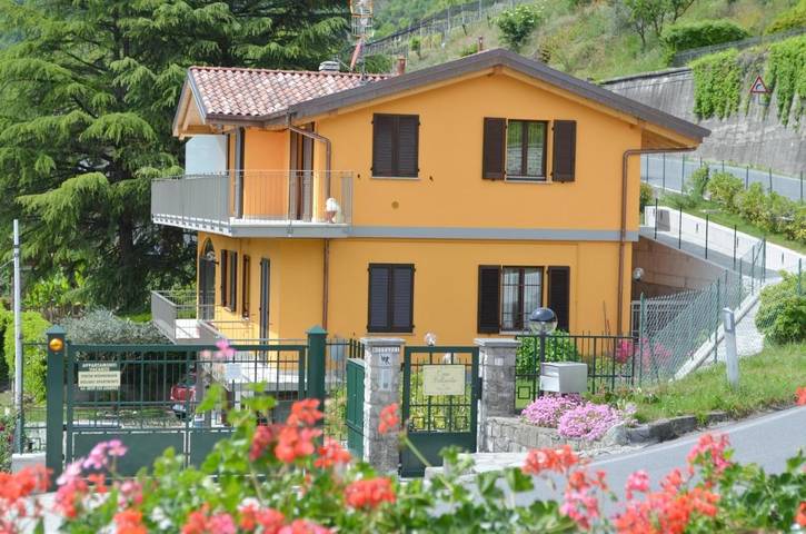 Ferienhaus für 9 Personen, mit Balkon und Terrasse sowie Garten und Ausblick in Gemeinde Porlezza