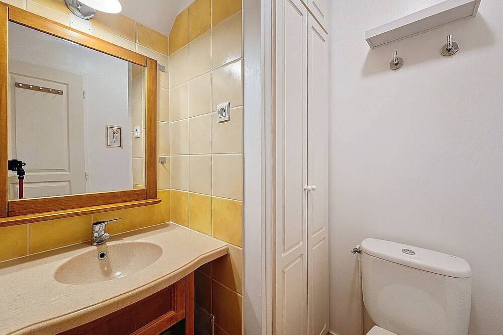 Entire apartment, House 3 rooms in residence with swimming pool in a park of 6 ha Monflanquin 47 in Monflanquin, Villeneuve-sur-Lot region