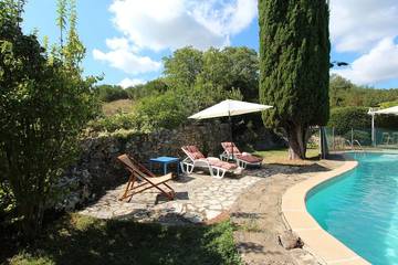 Gîte pour 4 personnes, avec jardin ainsi que piscine et terrasse à Verfeuil