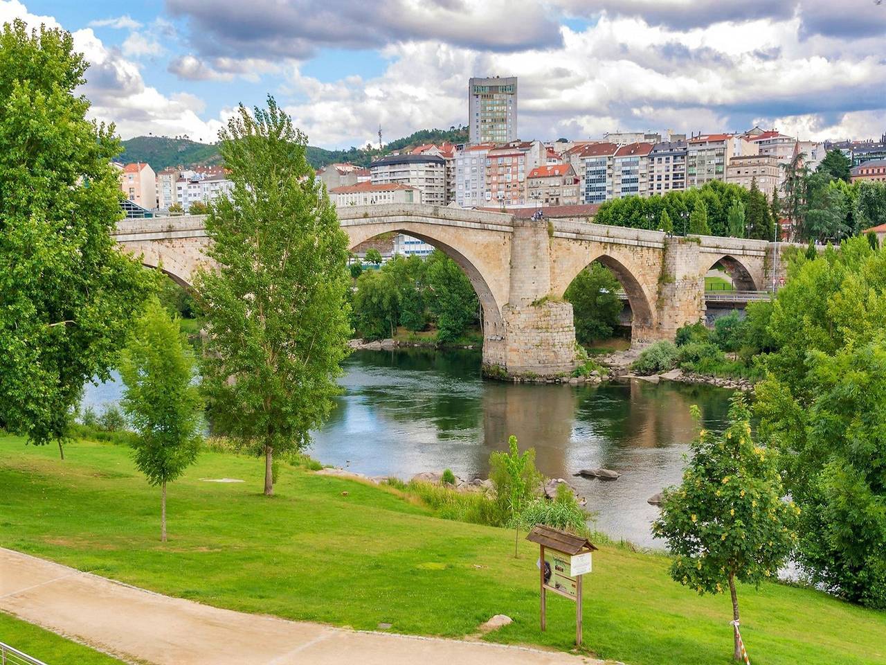 Entire apartment, Lovely Apartment in Ourense near Parque de San Lázaro in Ourense, Ourense Region