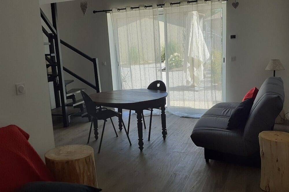 A 5 mn de La Rochefoucauld,  belle chambre d'hôtes type suite in La Rochette (Charente), Charente