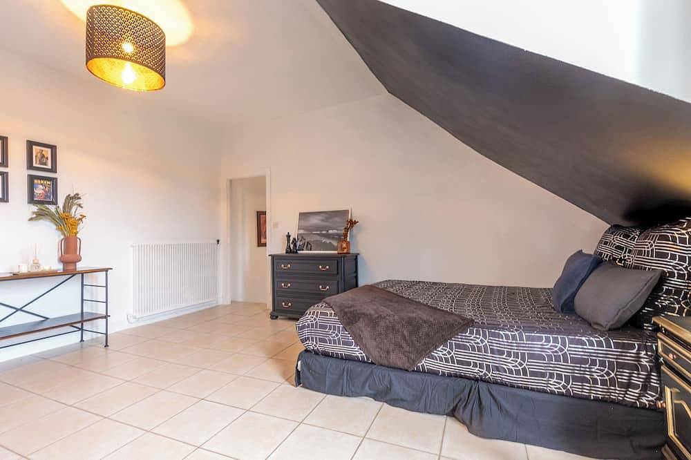 Entire apartment, Le Gentleman in Orléans, Loire Valley