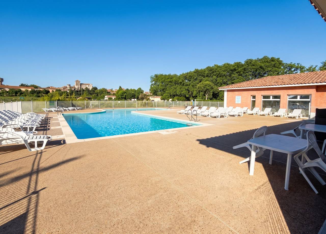 Schöne Ferienwohnung nahe Béziers mit Gemeinschaftspool in Béziers, Côte d'Améthyste