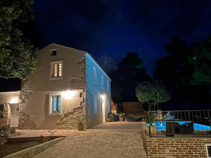Ferienhaus für 7 Personen, mit Terrasse und Pool, mit Haustier in Banjol