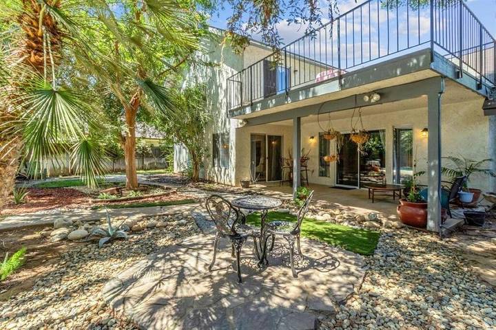 Vacation rental for 12 people, with yard in Fresno