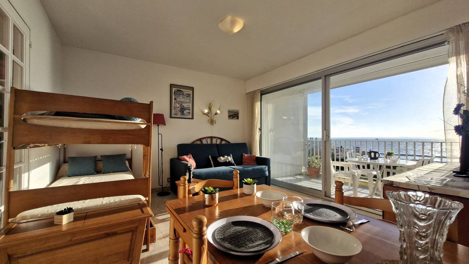 Appartement entier, Royan - un réveil face à la mer pour ce Studio au charme Rustique - Plage du Pigeonnier in Pontaillac, Royan