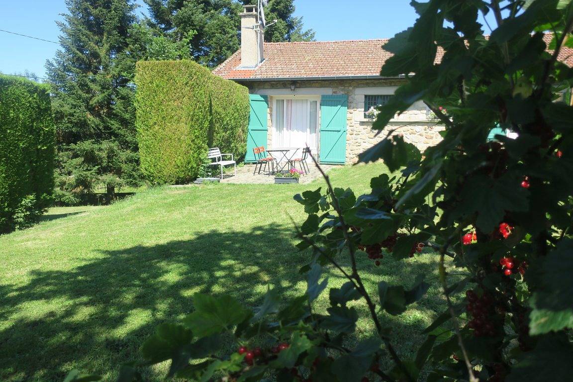 Maison des Trois Sapins in Craponne-sur-Arzon, Parc Naturel Régional Livradois-Forez