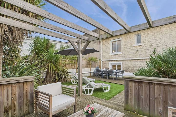 Location de vacances pour 10 personnes, avec jardin dans Office De Tourisme De La Tranche Sur Mer