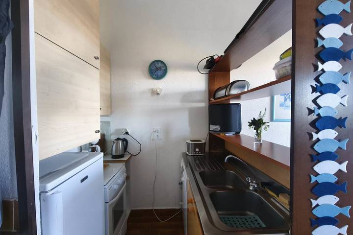 Gîte pour 4 personnes, avec terrasse et piscine à Albitreccia