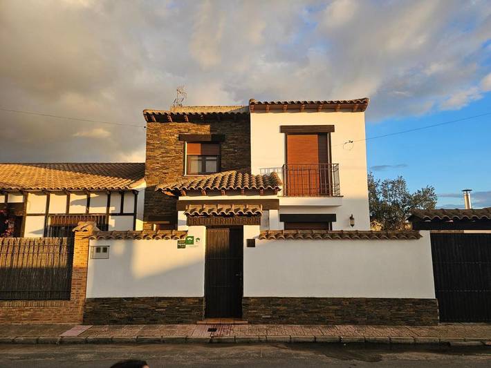 Casa de vacaciones para 6 personas, con jardín además de vistas y piscina - 1