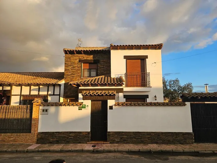 Casa de vacaciones para 6 personas, con piscina además de vistas y jardín - 1