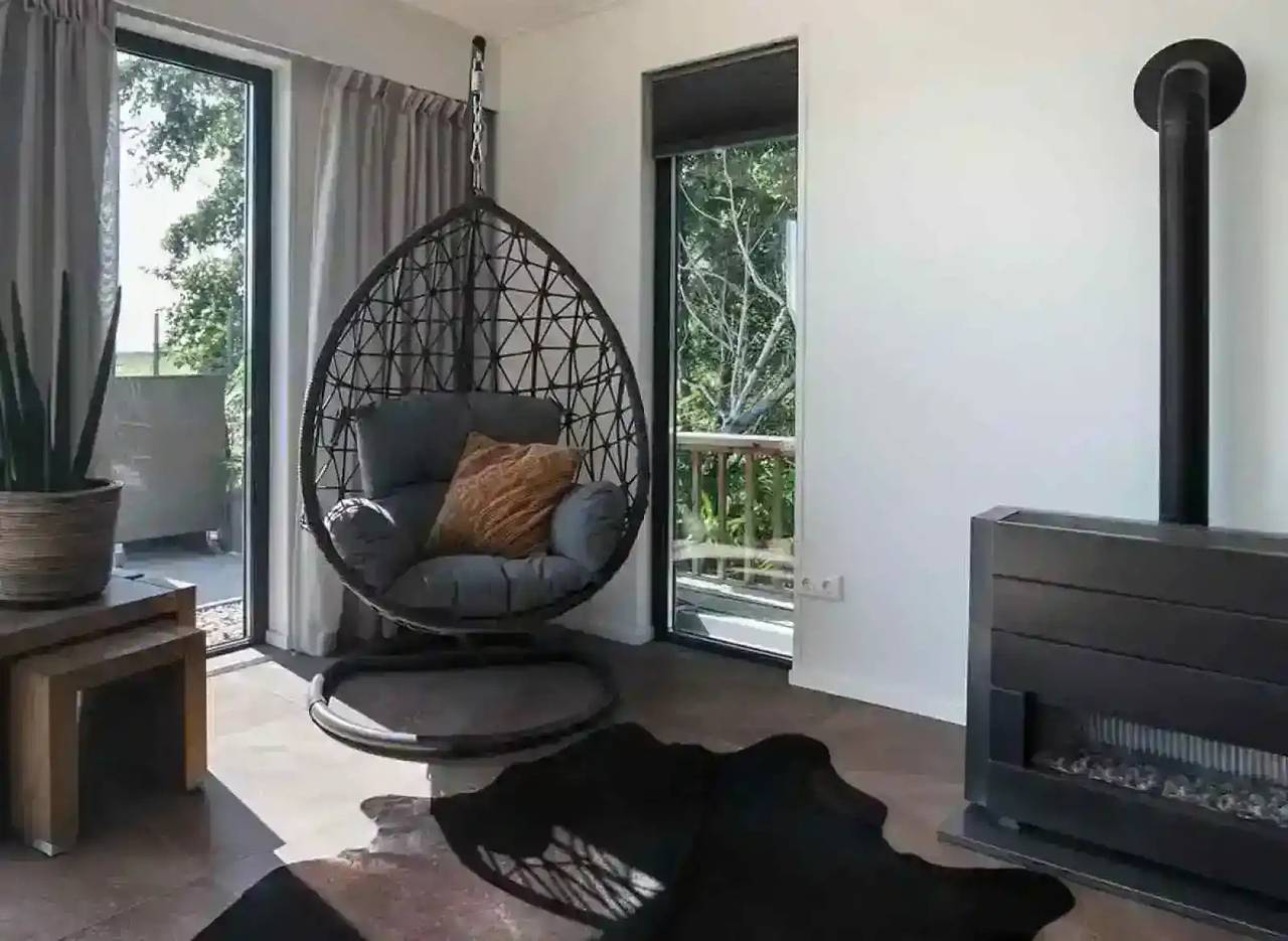Toplocatie! Luxe 4 persoons vakantiehuis aan het vaarwater in Eastermar in Nationaal Park De Alde Feanen
