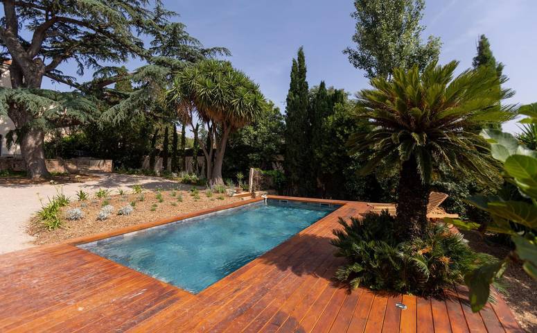Gîte pour 9 personnes, avec jardin ainsi que piscine et terrasse à Tresserre