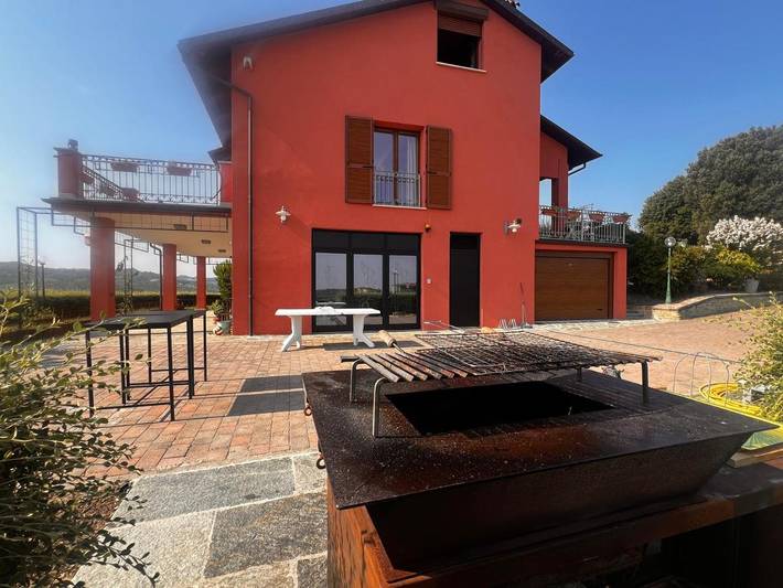 Location de vacances pour 8 personnes, avec Terrasse et Jardin ainsi que Piscine et Vue à Neive