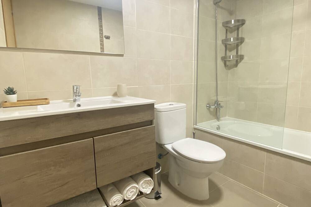 Entire apartment, Preamar • Spacious apartment with sunny terrace and open views in Laxe, Costa da Morte