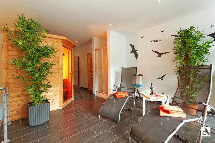 Entire apartment, Apartment "Villa Marin 1" close to the Beach with Shared Pool & Wi-Fi in Zinnowitz, Usedomer Norden