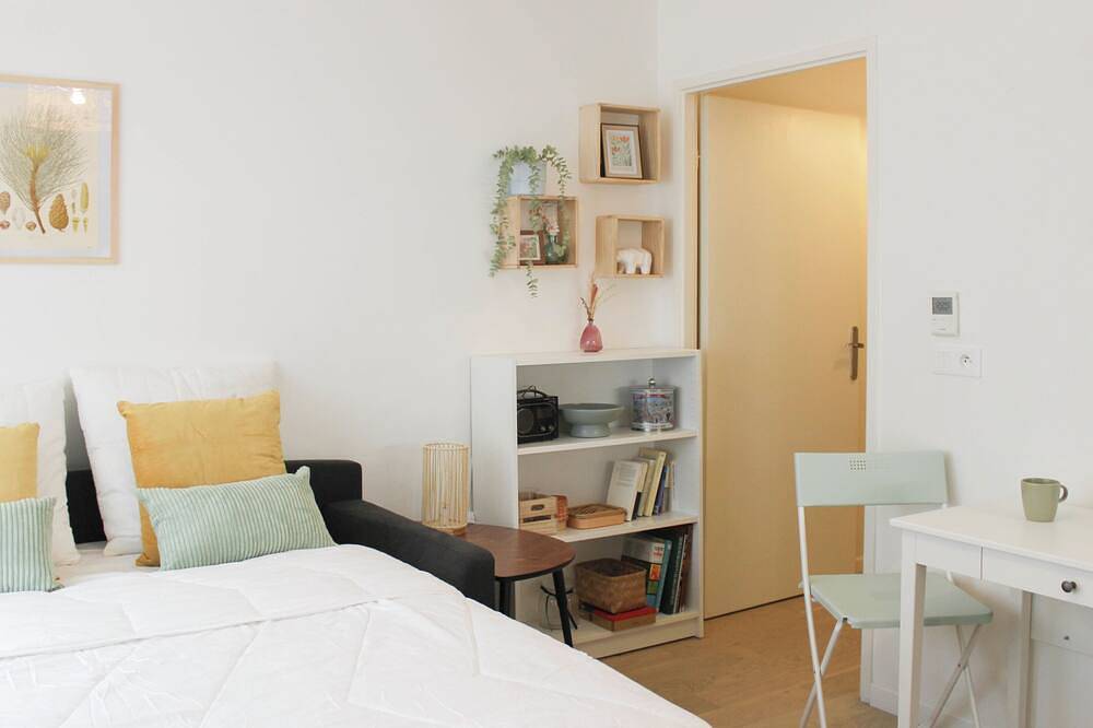 Ganze Wohnung, Charming 28 m² Love Nest in Vanves in Vanves, Hauts-de-Seine