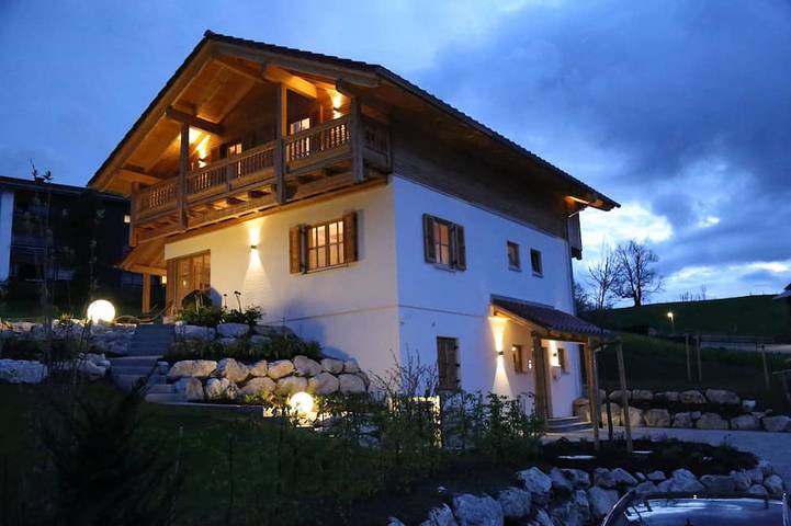 Ferienhaus für 8 Personen, mit Sauna und Balkon sowie Garten in Oberstaufen