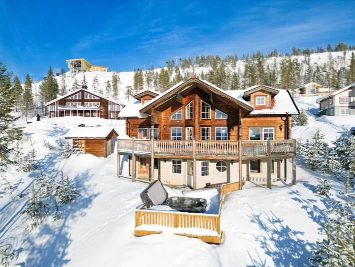 Ferienhaus für 20 Personen, mit Balkon und Whirlpool sowie Terrasse und Sauna in Idre
