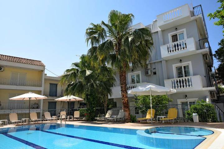 Apartmenthotel für 2 Personen, mit Pool und Garten sowie Ausblick - 1