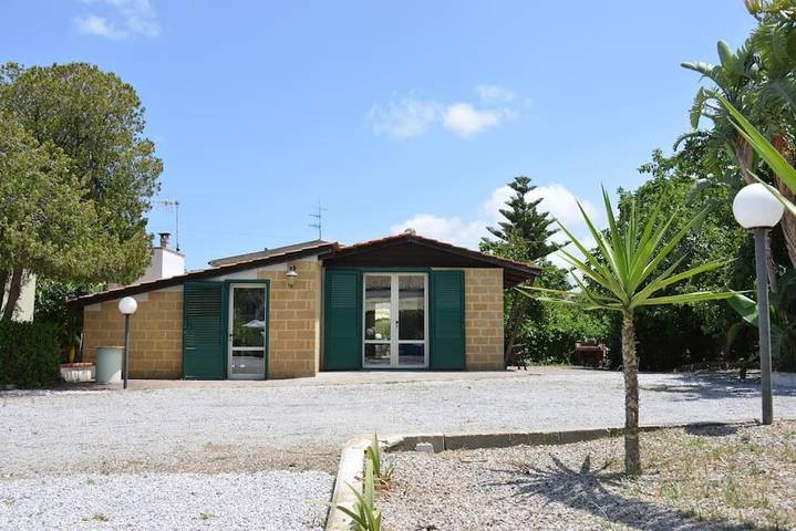 Casa vacanza per 2 persone, con piscina e giardino, con animali domestici in Campofelice di Roccella