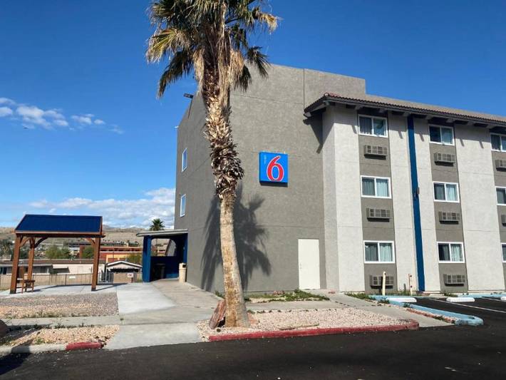 Apartamento entero, Ms6 Bullhead | 1 cama king | Acceso  movilidad in Lake Mohave, Bullhead City