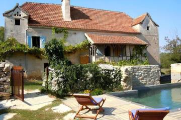 Location de vacances pour 10 personnes, avec jardin à Sauliac-sur-Célé