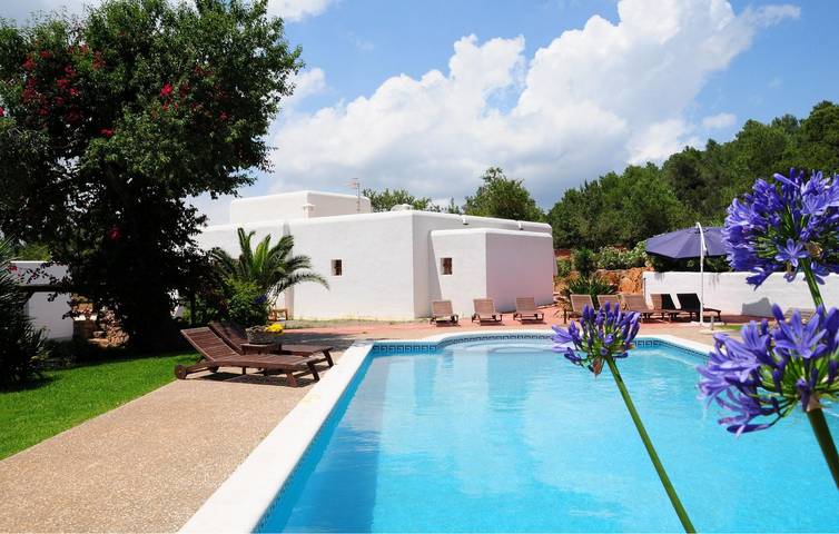 Acogedor apartamento con piscina, parking y aire acondicionado cerca de la playa in Santa Eulària des Riu, Ibiza Este