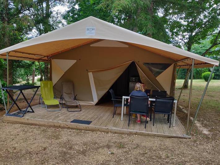 Tente pour 5 personnes, avec bassin pour enfant en Dordogne - 2
