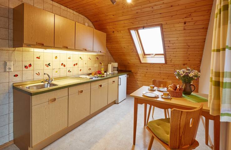 Hel lejlighed, Apartment '40m²' with Mountain View, Shared Garden and Wi-Fi in Enzklösterle, Nord Sortskoven
