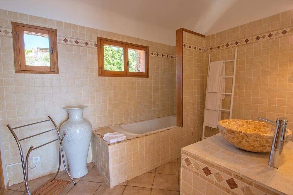 House **** On The Beach Of Pinarello, unique location.15mn from porto-Vecchio  in Pinarellu, Zonza