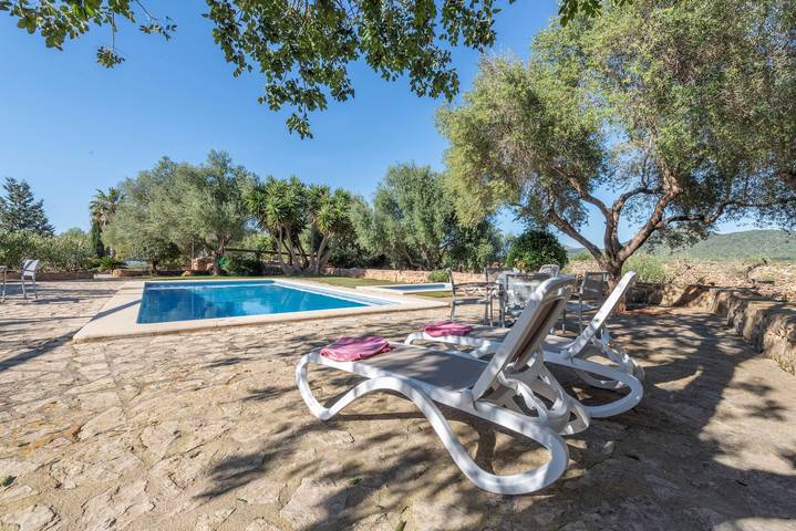 Entire apartment, Beautiful Cottage on a Farm with Wi-Fi, Pool & Large Outdoor Area in Manacor, East Majorca