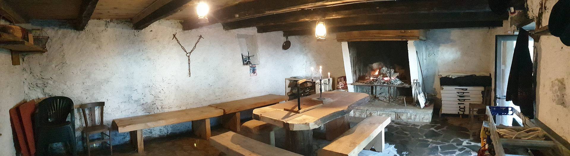 Buron d'Alteteste au coeur de l'aubrac in Saint-Geniez-d'Olt-et-d'Aubrac, Parc naturel régional de l'Aubrac