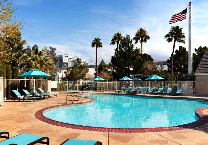 Hotel für 6 Personen, mit Pool und Whirlpool sowie Terrasse und Garten - 1