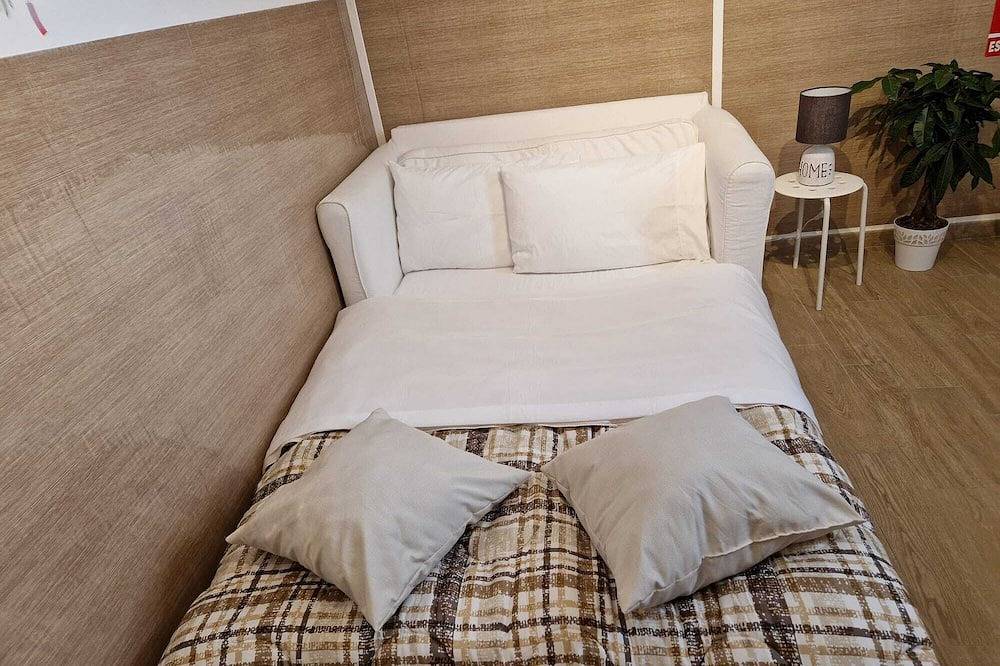 Appartamento intero, A  5 minuti dall'aeroporto fiumicino/roma ,casa singola 50 mq , con giardino. in Fiumicino, Provincia di Roma