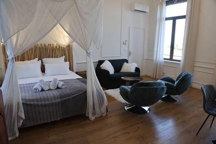 Chambre d’hôte pour 3 personnes, avec Jardin et Piscine