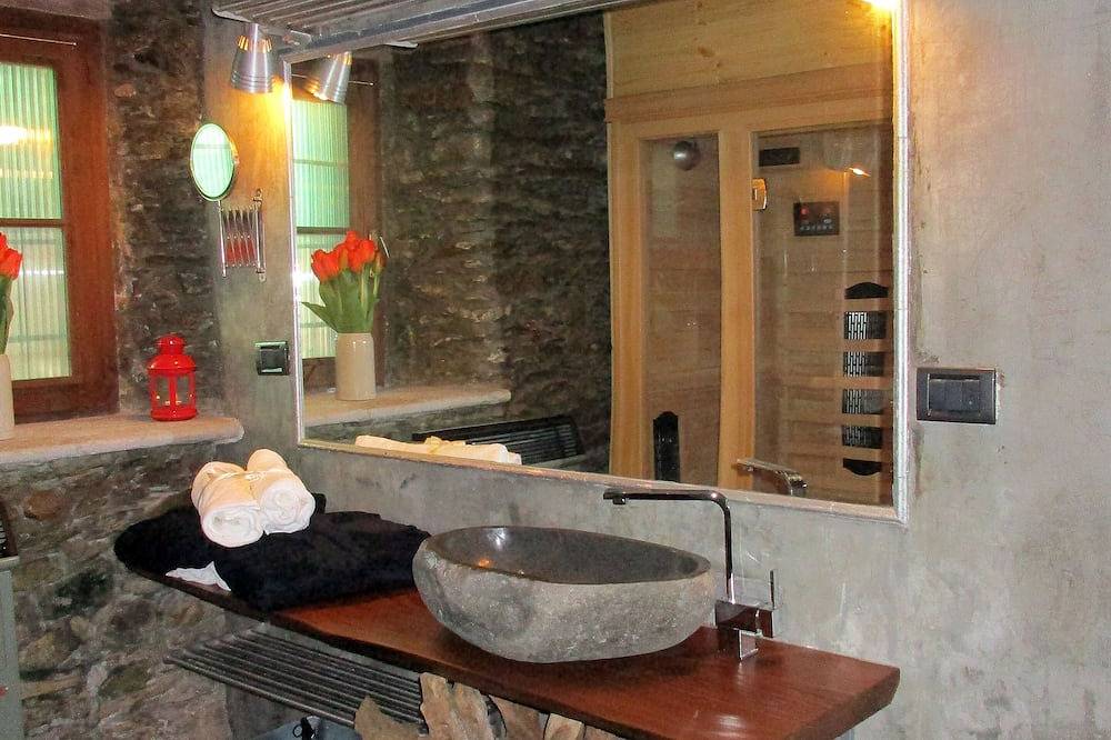 Single Chalet mit Garten und Dienstleistungen für Ihr körperliches und geistiges Wohlbefinden in Spiaggia del Sasso, Comune di Verbania