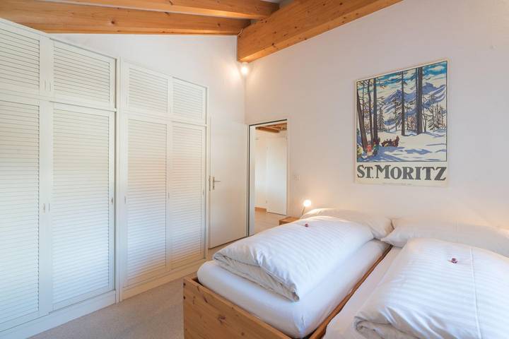 Appartement entier, Chesa Cravunera – Dachwohnung mit Galerie & Bergblick in Furtschellas, Segl
