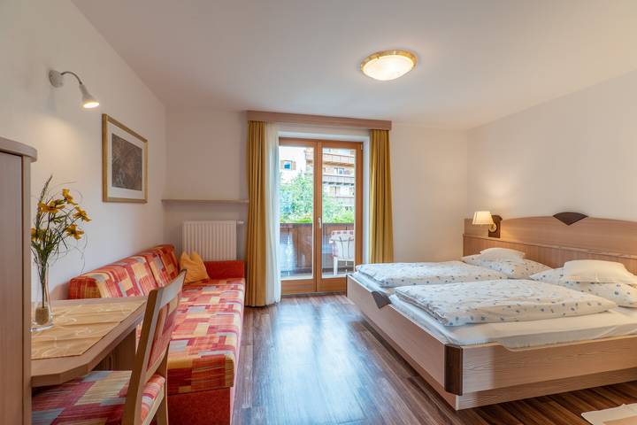 Ferienwohnung für 4 Personen, mit Balkon im Dorf Tirol - 2