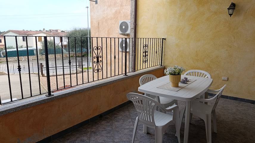 Location de vacances pour 6 personnes, avec Balcon et Vue à Tanaunella - 4