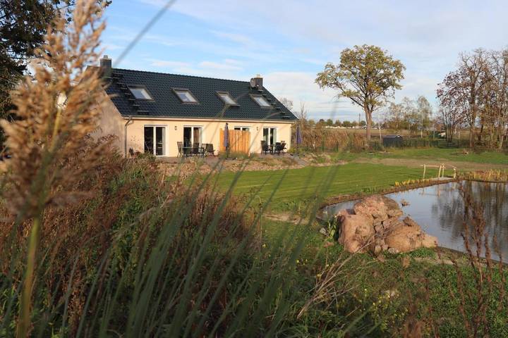 Appartement de vacances pour 6 personnes, avec Terrasse et Jardin ainsi que Piscine et Sauna dans Garlitz