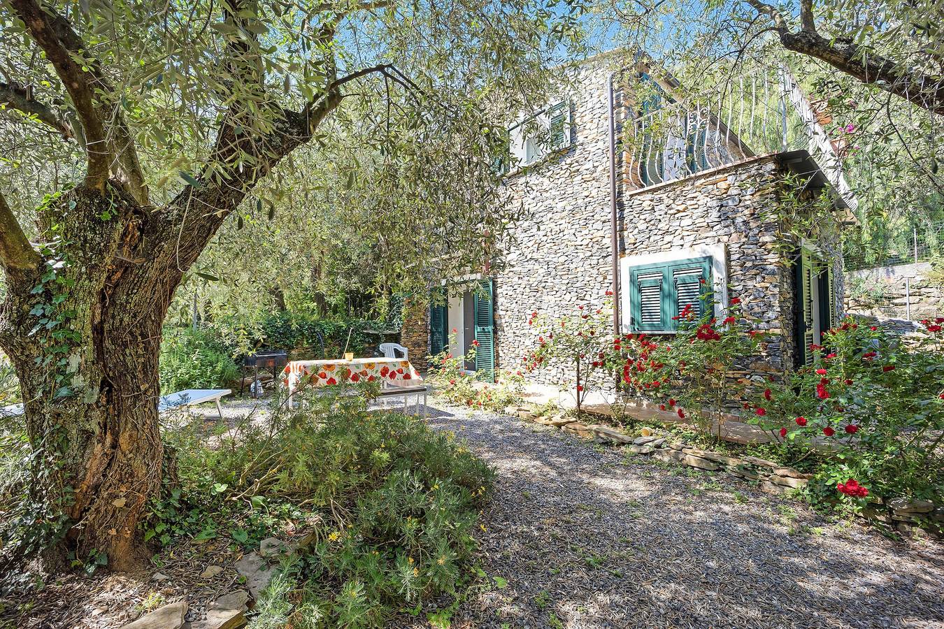 Casa vacanze 'Paola E Del Poeta' con piscina condivisa, giardino privato e Wi-Fi in Bellissimi (Dolcedo), Comune di Dolcedo