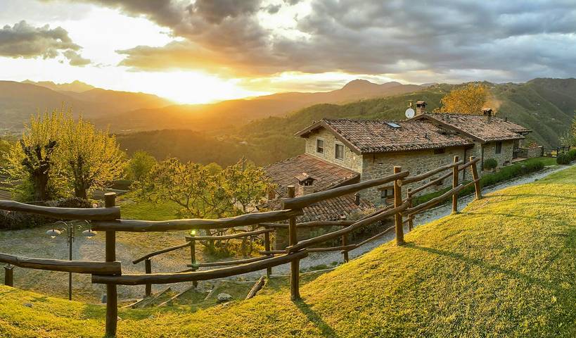 Casale con piscina, Jacuzzi e vista panoramica in Pieve Fosciana, Garfagnana