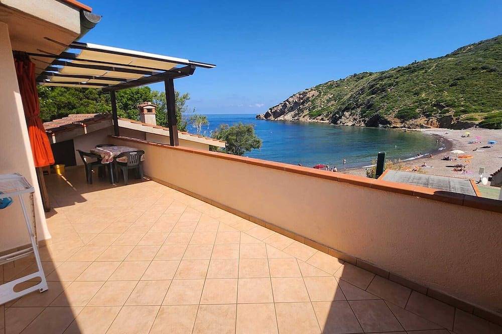 Appartamento intero, Bilocale con terrazza vista mare, sulla spiaggia, climatizzatore e parcheggio in Rio nell'Elba, Rio