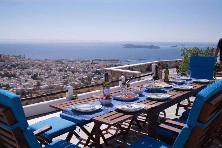 Villa for 6 people, with Balcony and Terrace as well as Garden and View in Syros