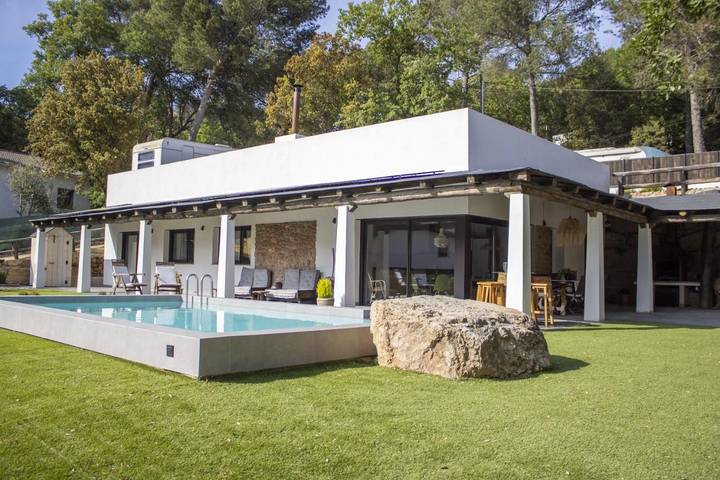 Chalet para 10 personas, con Terraza además de Jardín y Piscina en Osona